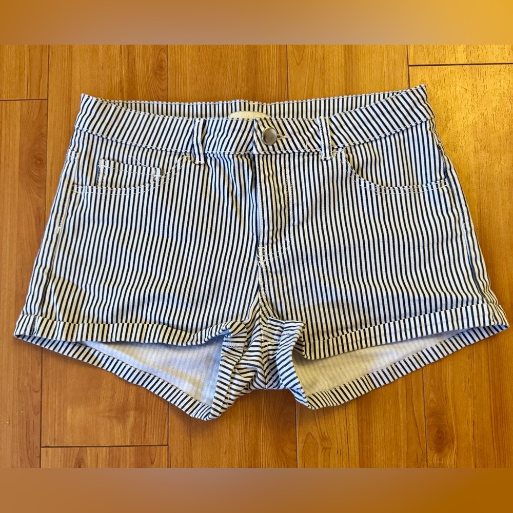 H&M Black Stripped Cuffed Shorts